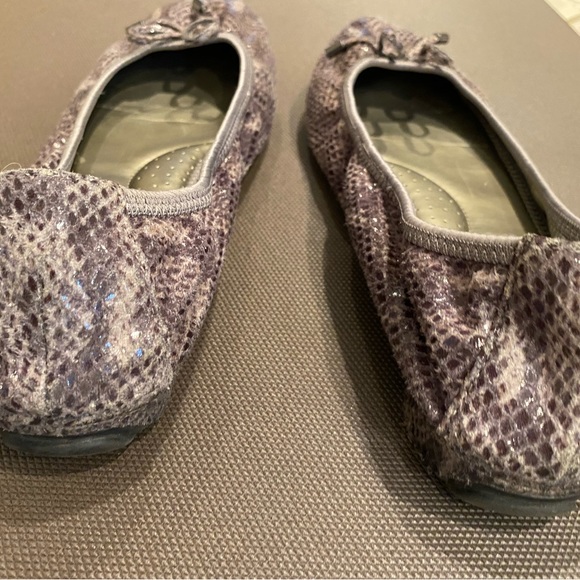 Me Too Snakeskin Pattern Ballet Flats Size 8.5 - Picture 2 of 3